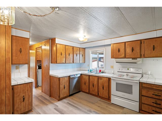 7080 THURSTON Rd 02, Springfield, OR 97478