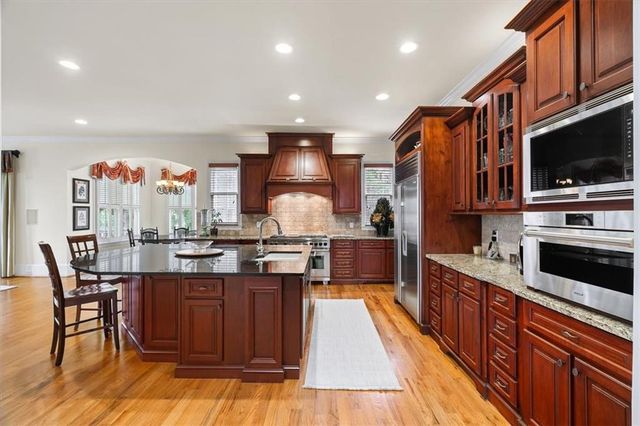 2252 Parkwood Place Court SE, Smyrna, GA 30080