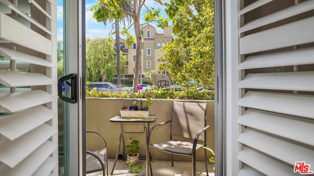 2240 S Beverly Glen Boulevard 103, Los Angeles, CA 90064