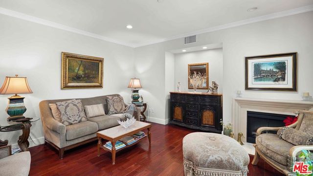 2240 S Beverly Glen Boulevard 103, Los Angeles, CA 90064