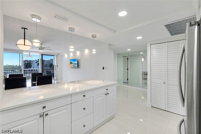 5 Bluebill AVE 410, Naples, FL 34108