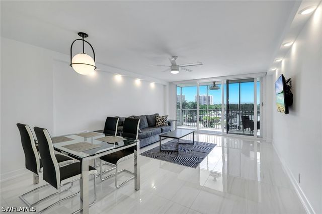 5 Bluebill AVE 410, Naples, FL 34108