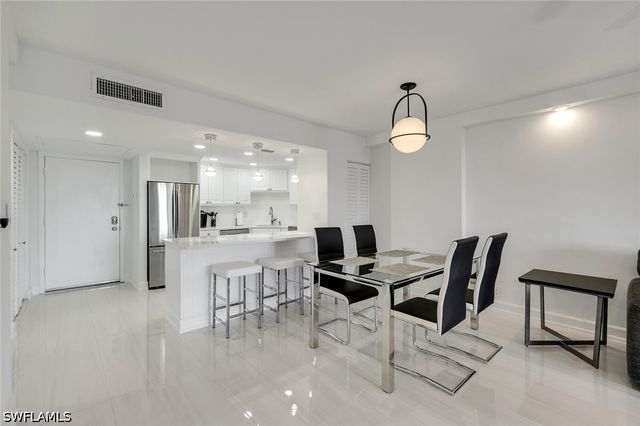 5 Bluebill AVE 410, Naples, FL 34108