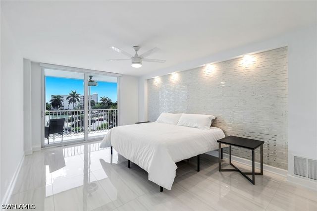 5 Bluebill AVE 410, Naples, FL 34108