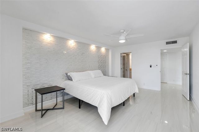 5 Bluebill AVE 410, Naples, FL 34108