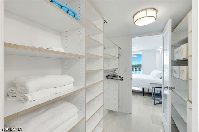 5 Bluebill AVE 410, Naples, FL 34108