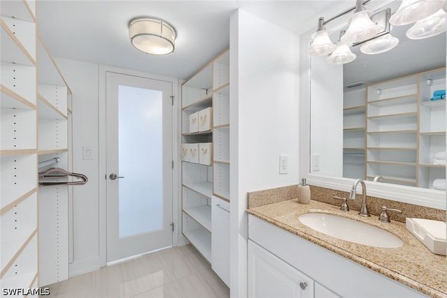 5 Bluebill AVE 410, Naples, FL 34108