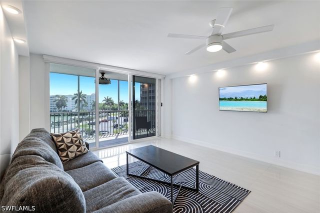 5 Bluebill AVE 410, Naples, FL 34108