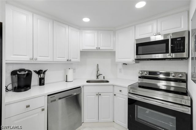 5 Bluebill AVE 410, Naples, FL 34108