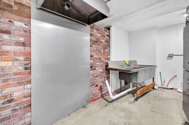 720 Main Street, Winchester, CT 06098