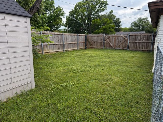 812 Irwin Drive, Hurst, TX 76053