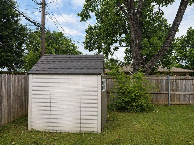 812 Irwin Drive, Hurst, TX 76053