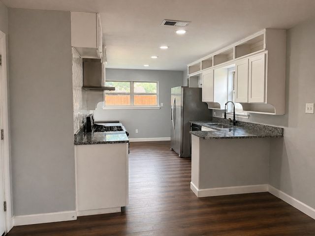 812 Irwin Drive, Hurst, TX 76053