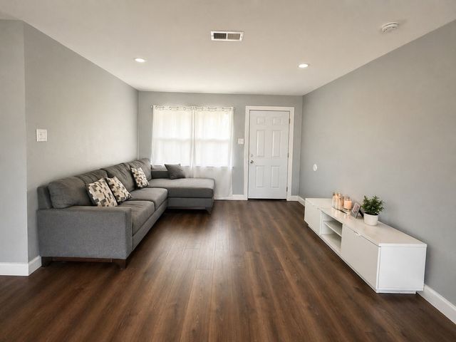 812 Irwin Drive, Hurst, TX 76053