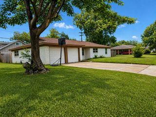 812 Irwin Drive, Hurst, TX 76053