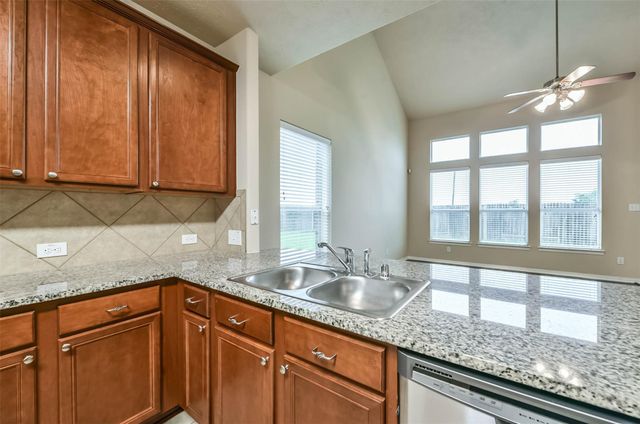 7114 Freesia Court, Baytown, TX 77521