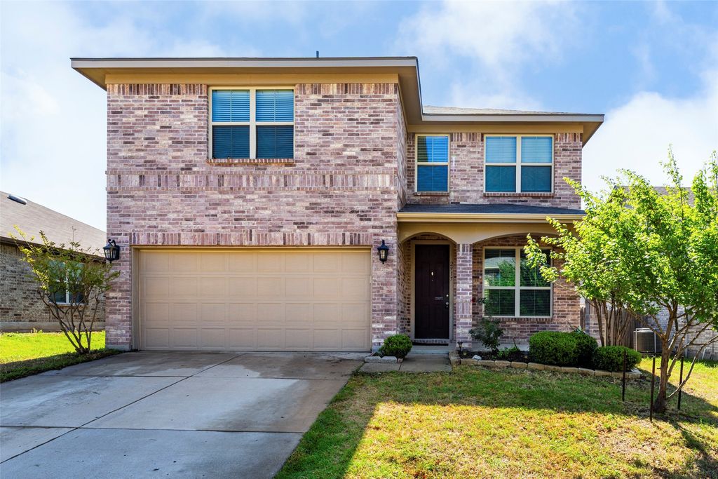 2917 Whitetail Chase Drive, Fort Worth, TX 76108