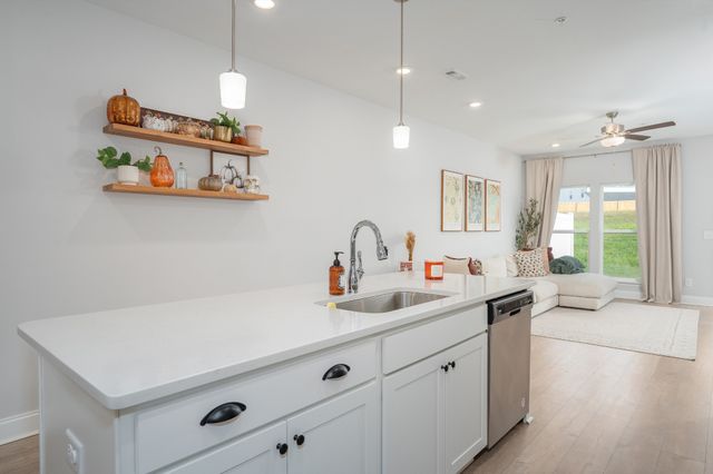 1060 June Wilde Rdg, Spring Hill, TN 37174