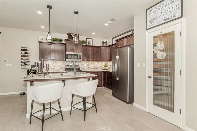 7049 N Cedar Hill, Fresno, CA 93722