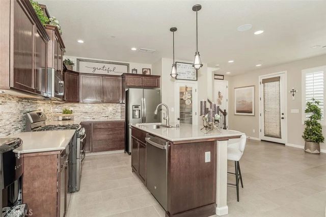 7049 N Cedar Hill, Fresno, CA 93722