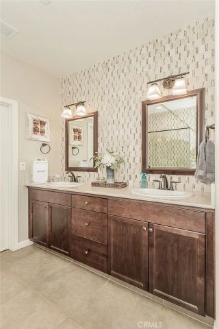 7049 N Cedar Hill, Fresno, CA 93722