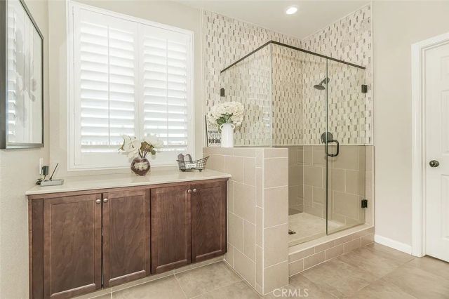 7049 N Cedar Hill, Fresno, CA 93722