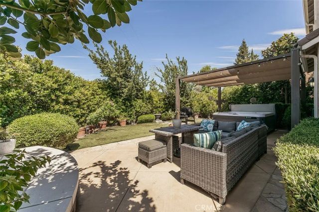7049 N Cedar Hill, Fresno, CA 93722
