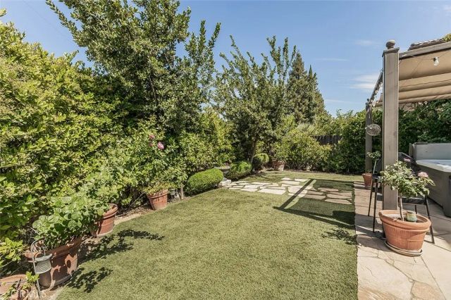 7049 N Cedar Hill, Fresno, CA 93722