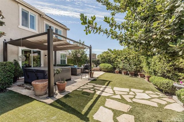 7049 N Cedar Hill, Fresno, CA 93722