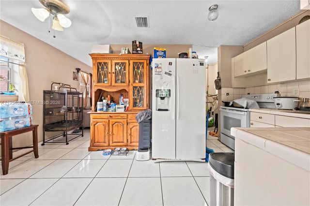 2110 NW 34th St, Miami, FL 33142