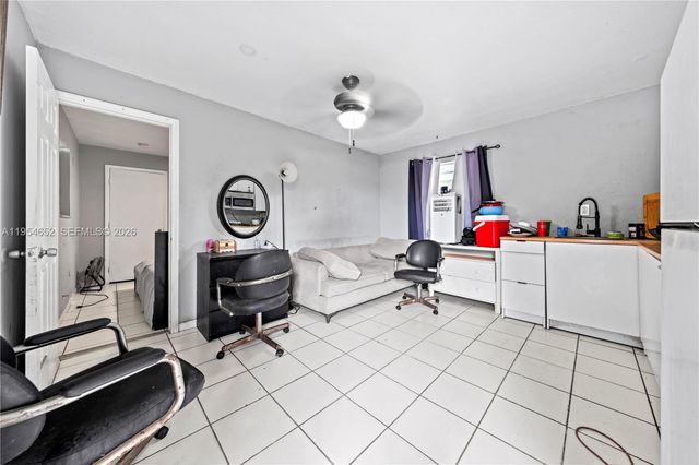 2110 NW 34th St, Miami, FL 33142