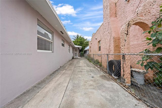 2110 NW 34th St, Miami, FL 33142