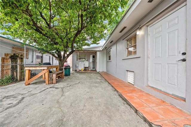 2110 NW 34th St, Miami, FL 33142