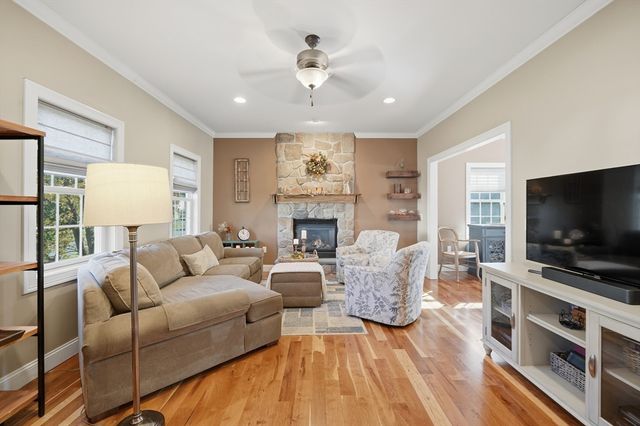 30 Saugus Ave, East Longmeadow, MA 01028