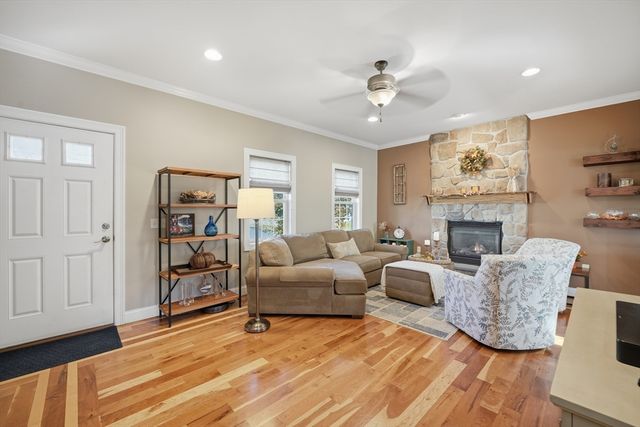 30 Saugus Ave, East Longmeadow, MA 01028