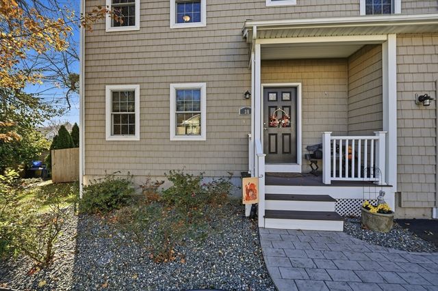 30 Saugus Ave, East Longmeadow, MA 01028