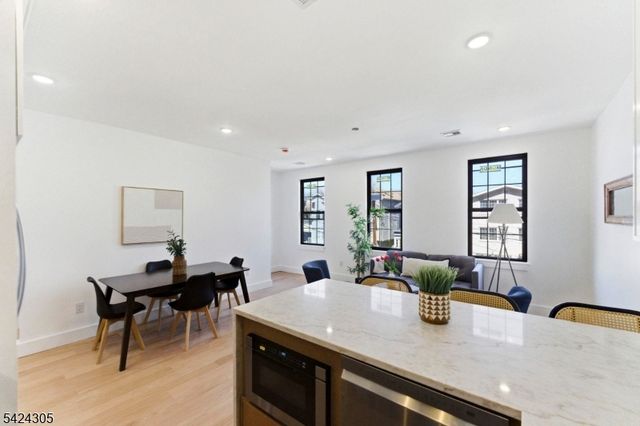 113 Oak St 2, Jersey City, NJ 07304