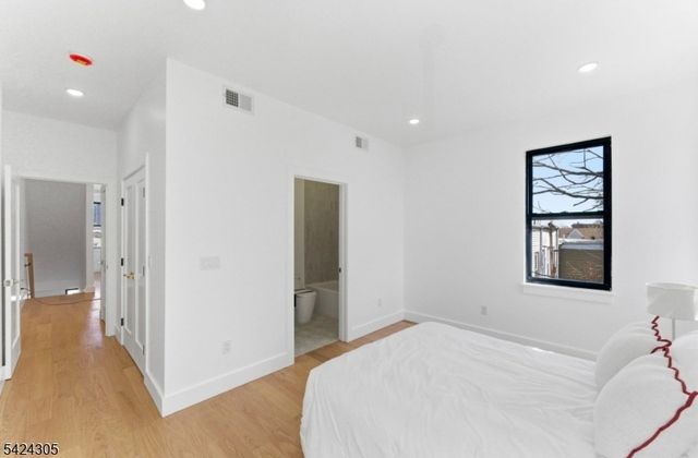 113 Oak St 2, Jersey City, NJ 07304