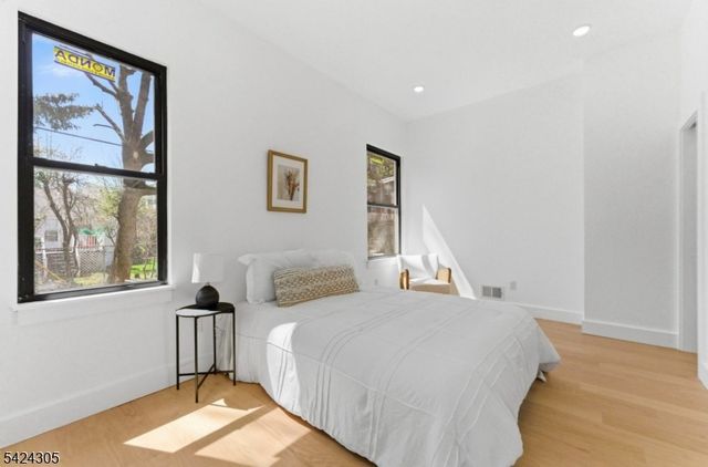 113 Oak St 2, Jersey City, NJ 07304