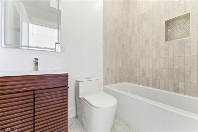 113 Oak St 2, Jersey City, NJ 07304