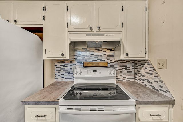 938 Hedgewood DR, Roanoke, VA 24017