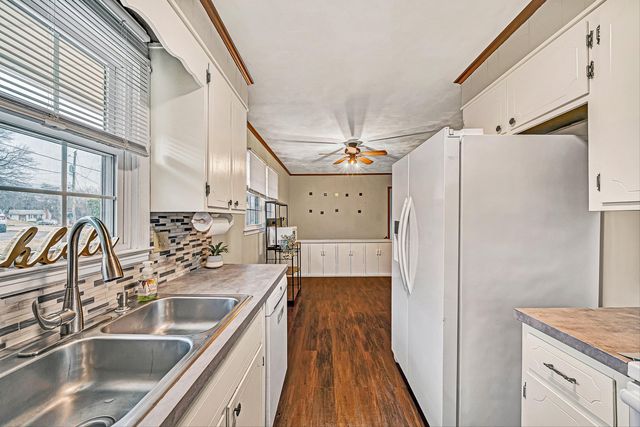 938 Hedgewood DR, Roanoke, VA 24017