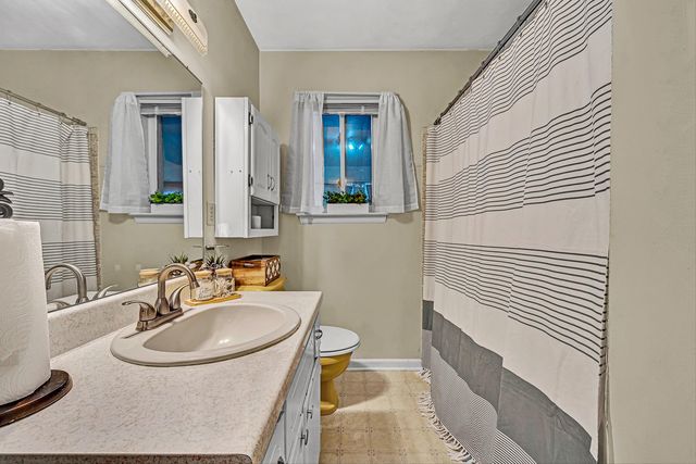 938 Hedgewood DR, Roanoke, VA 24017