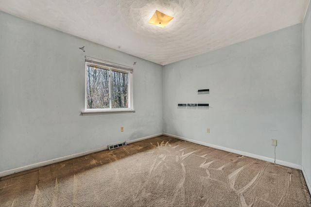 938 Hedgewood DR, Roanoke, VA 24017