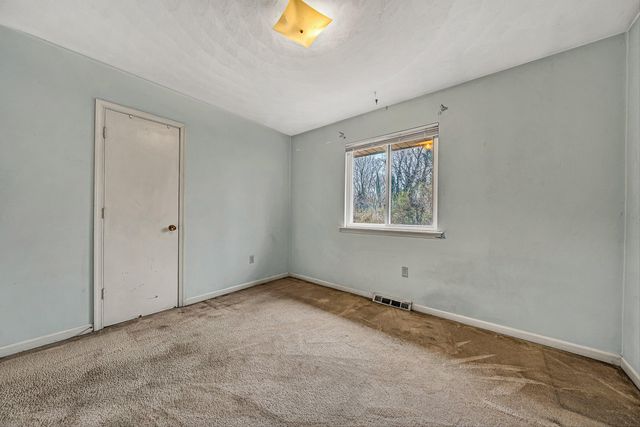 938 Hedgewood DR, Roanoke, VA 24017