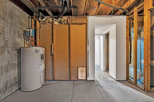 938 Hedgewood DR, Roanoke, VA 24017