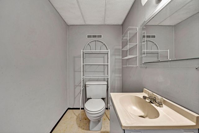 938 Hedgewood DR, Roanoke, VA 24017