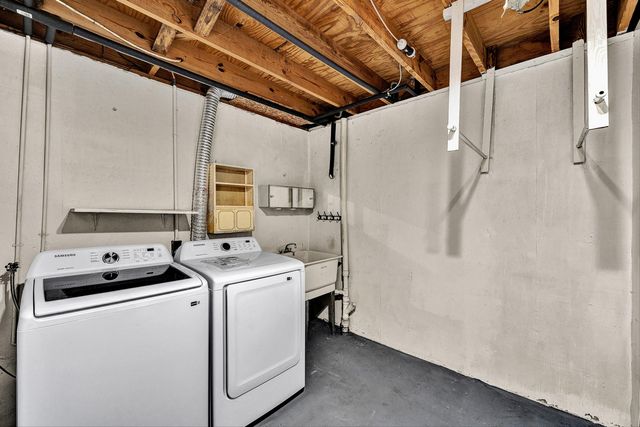 938 Hedgewood DR, Roanoke, VA 24017