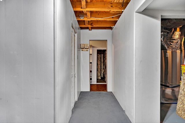 938 Hedgewood DR, Roanoke, VA 24017