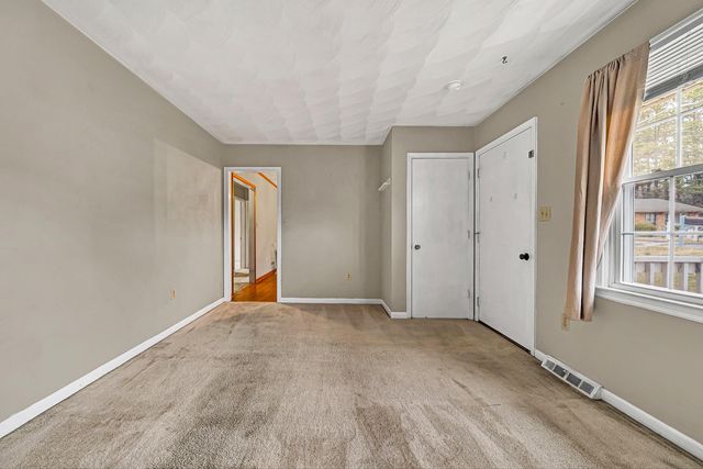 938 Hedgewood DR, Roanoke, VA 24017